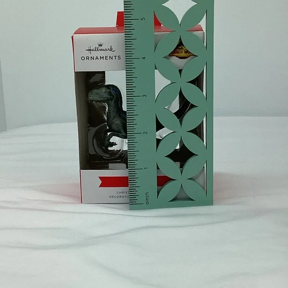 Hallmark Jurassic World Dominion Christmas Tree Ornament Beta Dinosaur Holiday - Picture 9 of 16